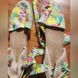 Tommy hilfigger floral flat shoes sandals size 10